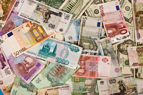 Bank notes in different currencies - but what are the alternatives to the money system?